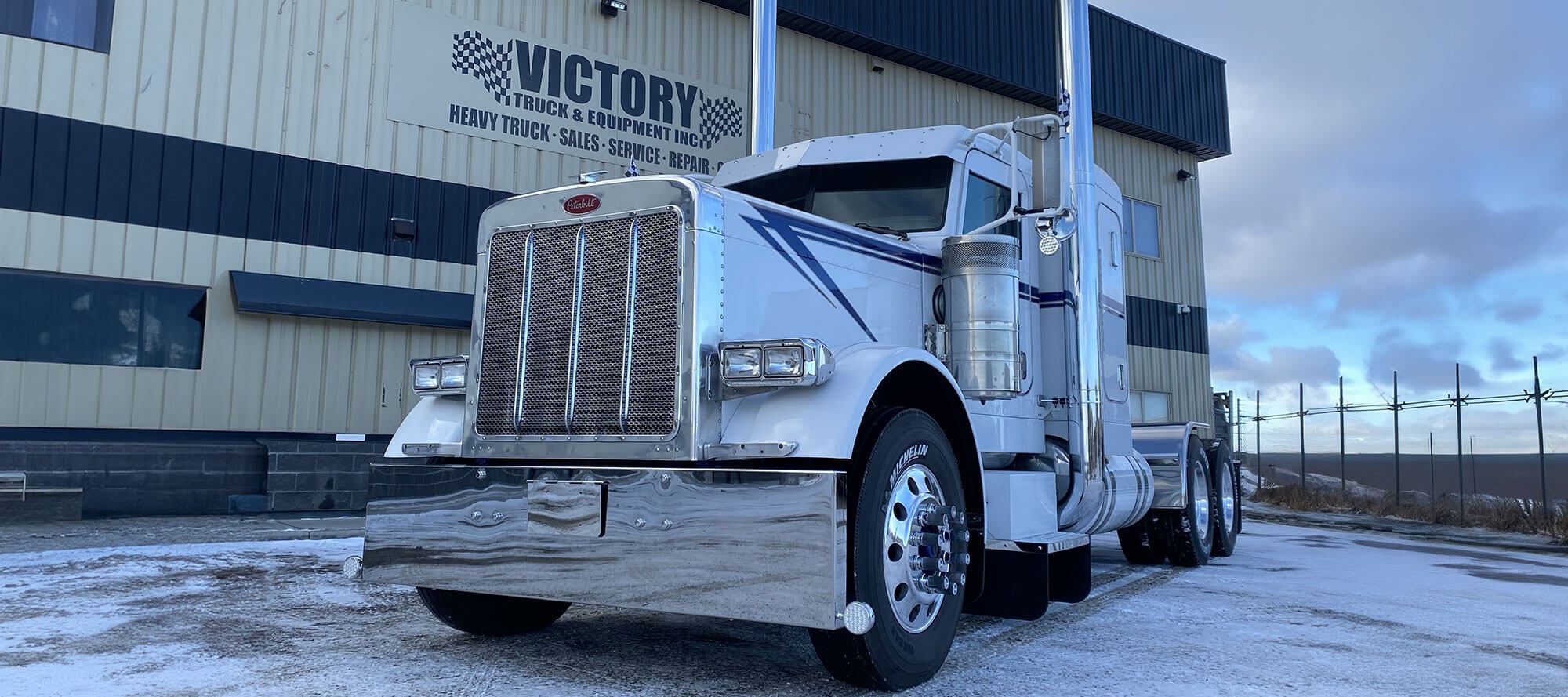 Victory Truck - White lightning - White Peterbilt